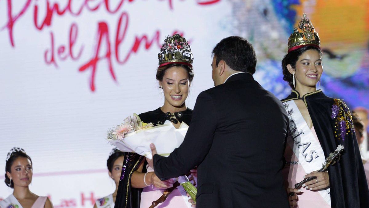 Alejandrina Funes Napoletano fue coronada en la fiesta departamental de la Vendimia Pinceladas del alma. Alejandrina Funes Napoletano fue coronada en la fiesta departamental de la Vendimia Pinceladas del alma.