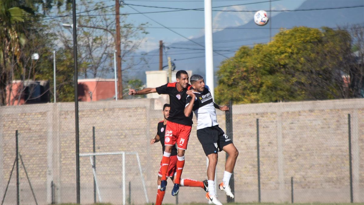 Huracán Las Heras sumó minutos de fútbol ante el Lobo