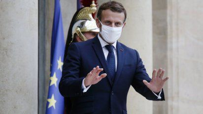 El presidente de Francia Emannuel Macron anunció que desde este sábado el país ingresa en cuarentena estricta debido al aumento de ocupación de camas en cuidados intensivos