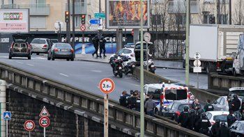 Al menos dos muertos en tiroteo y toma de rehenes en un local judío el Este de París
