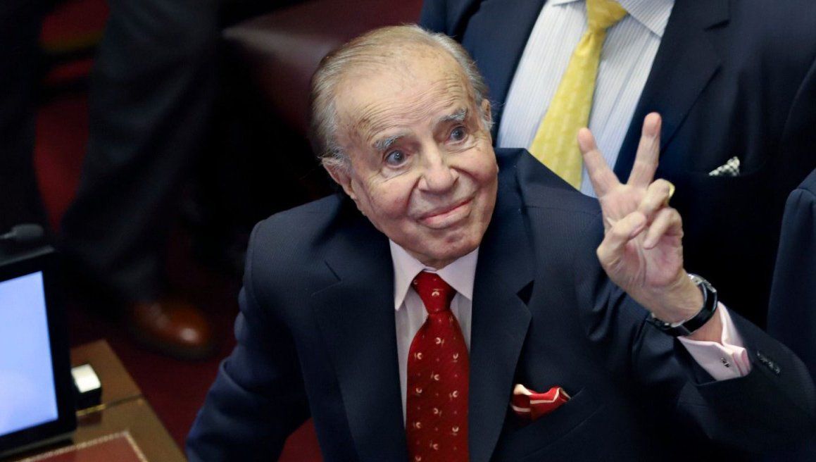 Volvieron a internar a Carlos Menem en terapia intensiva
