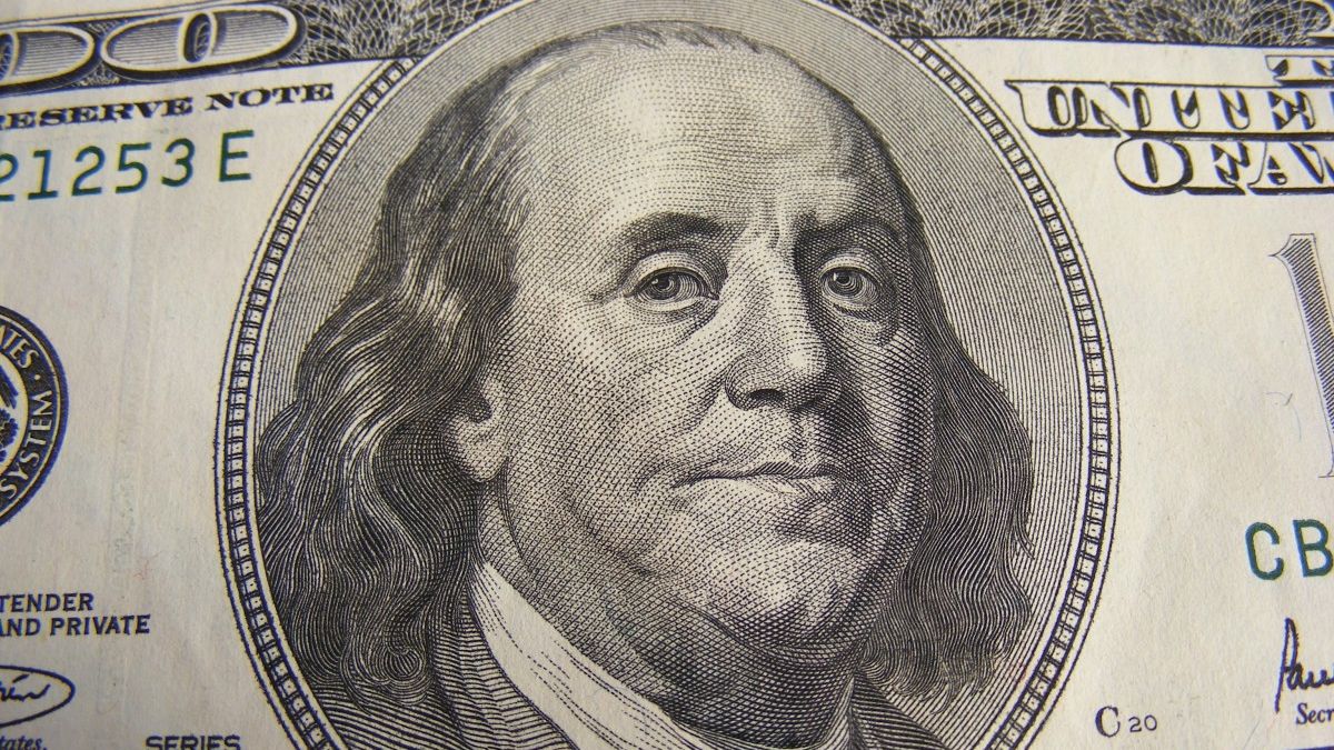 El dólar blue hoy en Mendoza bajó $1.