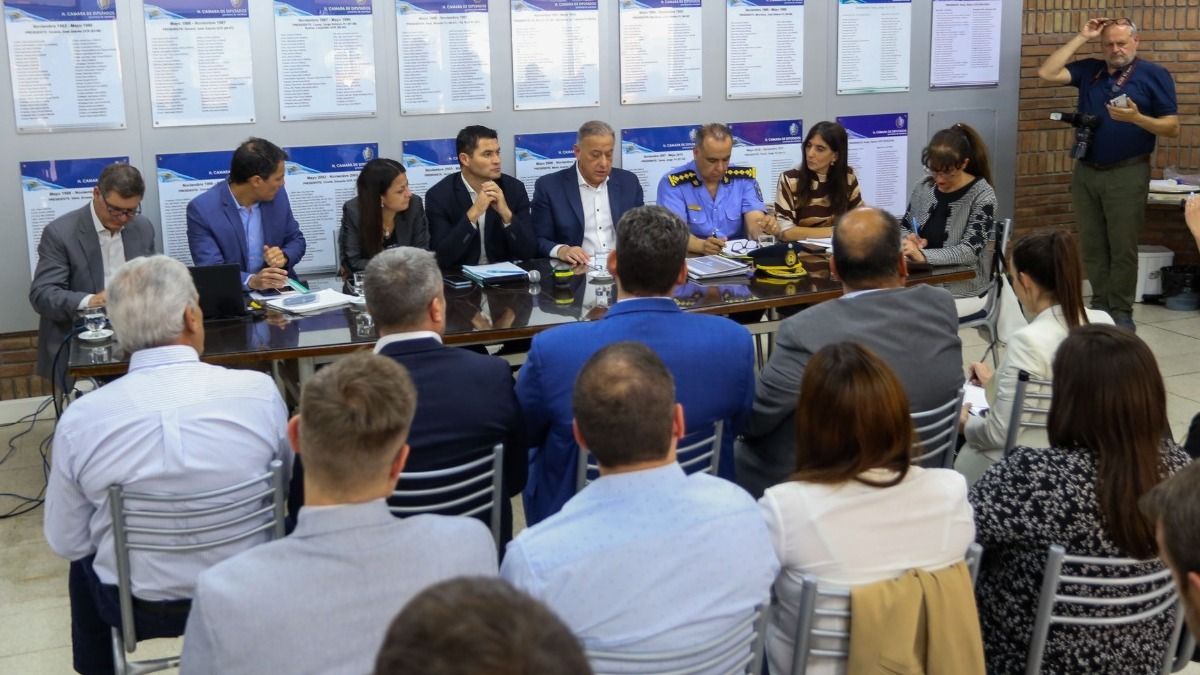 Los referentes del Gobierno aseguraron que se sumarán más de 700 cámaras de videovigilancia en Mendoza.