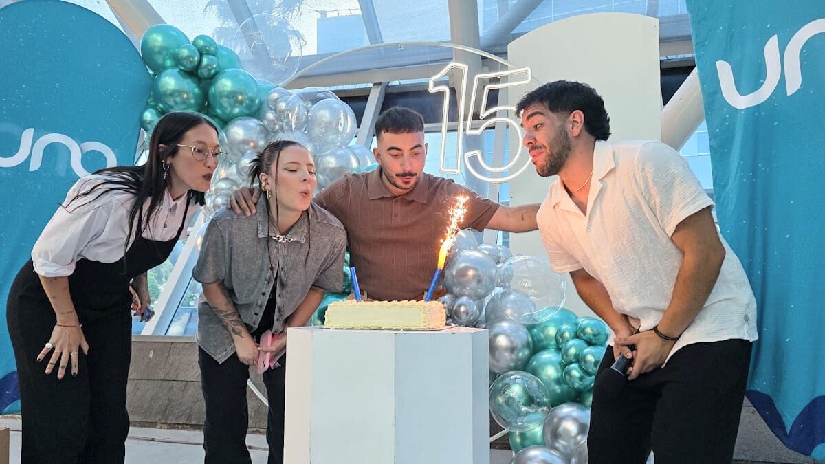FM UNA celebró 15 años de radio y de cercanía con los oyentes en el Mendoza Shopping