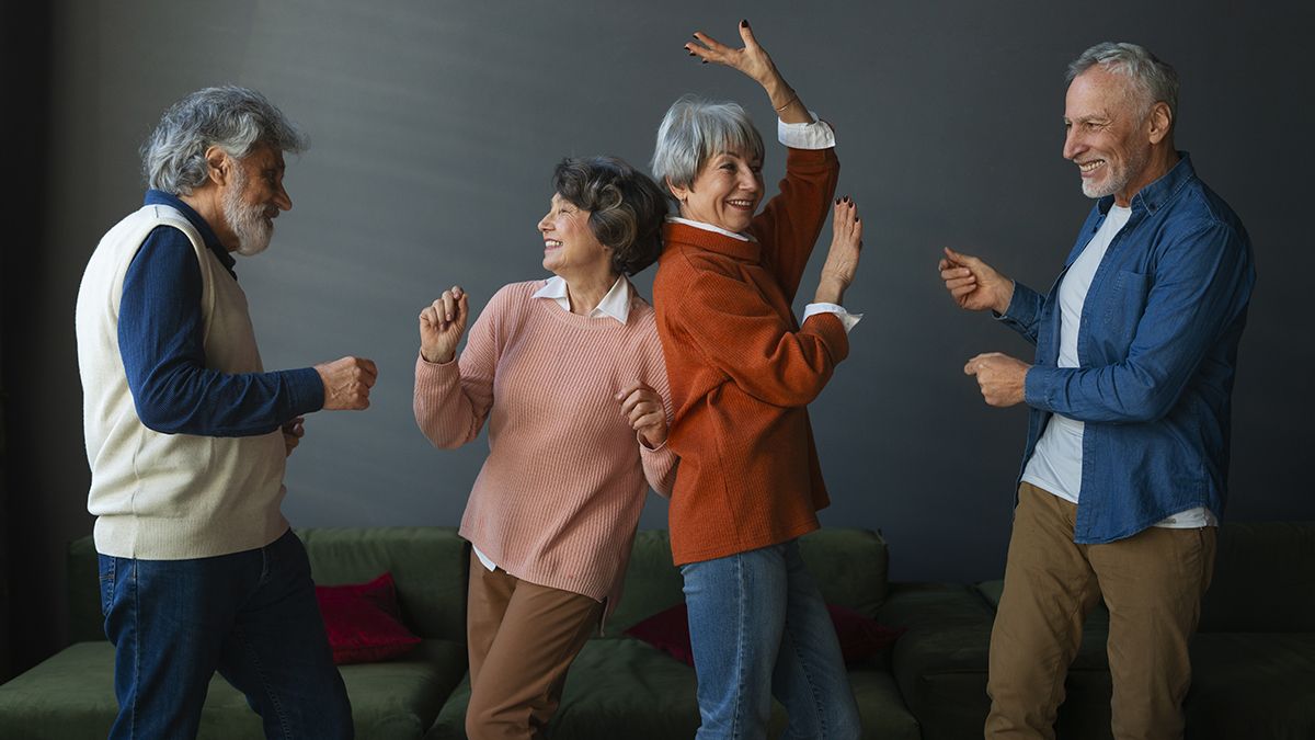 La combinación de música y movimiento activa áreas cerebrales, fomenta la socialización y combate la soledad. La combinación de música y movimiento activa áreas cerebrales, fomenta la socialización y combate la soledad.