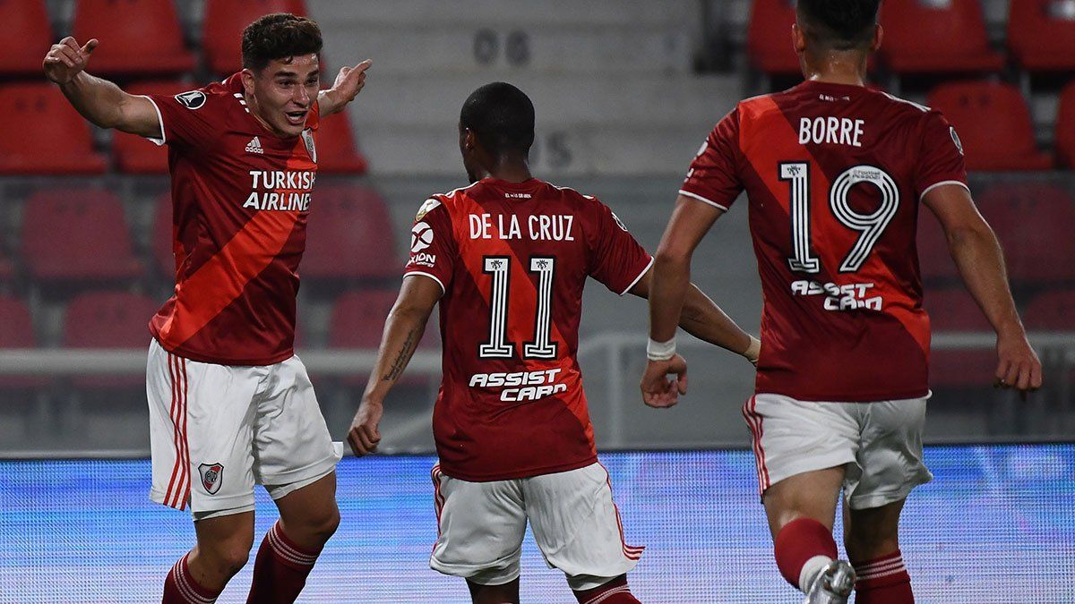 River se clasificó a octavos de final al vencer a San Pablo. ().