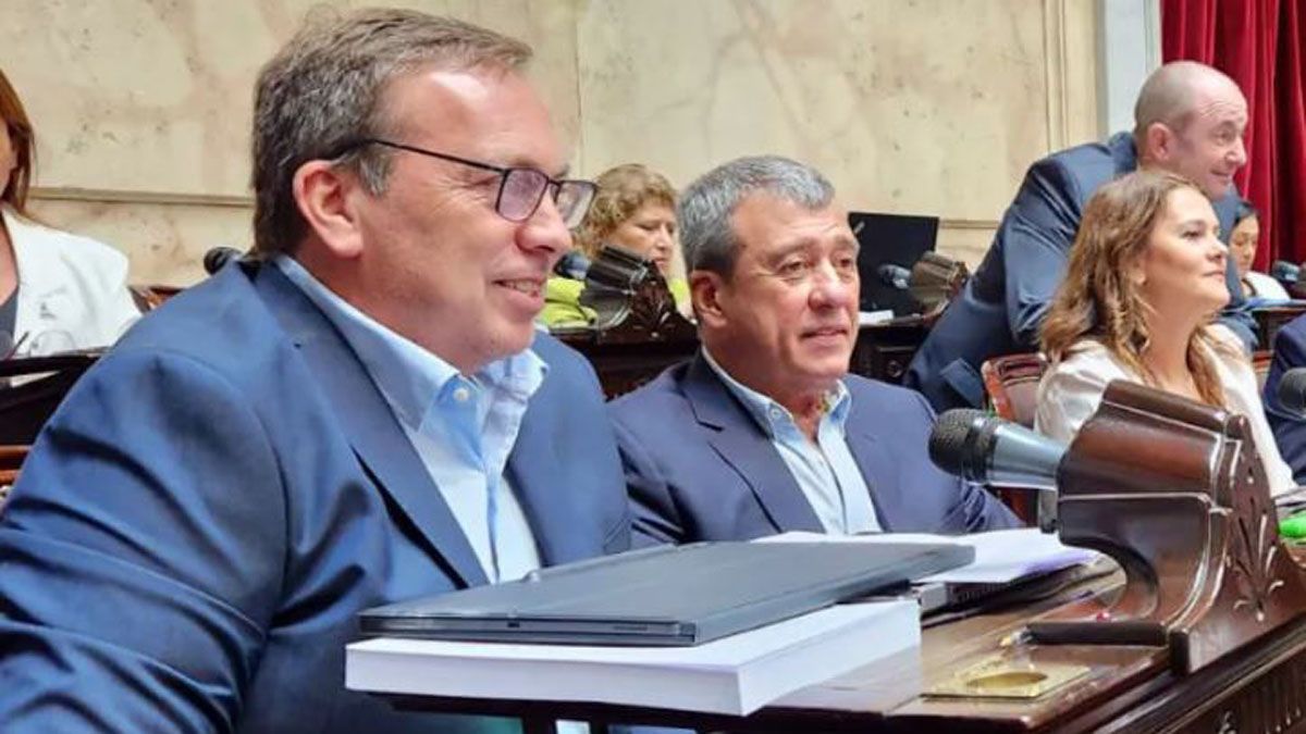 Diputados peronistas por Mendoza: Mart&iacute;n Aveiro, Adolfo Bermejo y Liliana Paponet, tambi&eacute;n repudiaron la visita de Arrieta a Astiz