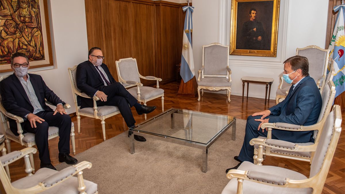 Juan Carlos Fernandez (CEO de IMPSA) el ministro Matías Kulfas y el gobernador Rodolfo Suarez.