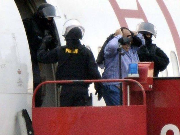 Aprovechó que el piloto fue al baño y secuestró el avión