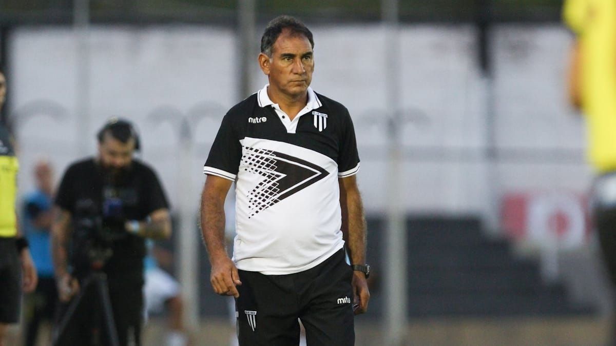 Darío Alaniz ganó 5 de los 12 que dirigió al frente de Gimnasia y Esgrima. Darío Alaniz ganó 5 de los 12 que dirigió al frente de Gimnasia y Esgrima.