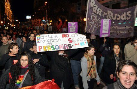 Festejos en la madrugada a las puertas del Congreso