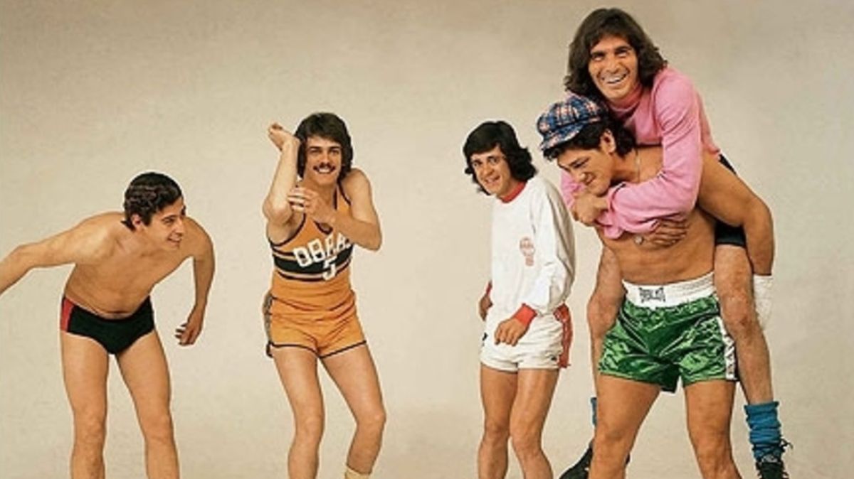 La revista El Gráfico publicó en 1973 esta foto denominada Los Siete Locos, donde Ringo Bonavena posa con Hugo Gatti sobre sus espaldas, junto a René Huoseman, el nadador Alfredo Falconi, y el basquetbolista Norberto Draghi. La revista El Gráfico publicó en 1973 esta foto denominada Los Siete Locos, donde Ringo Bonavena posa con Hugo Gatti sobre sus espaldas, junto a René Huoseman, el nadador Alfredo Falconi, y el basquetbolista Norberto Draghi.