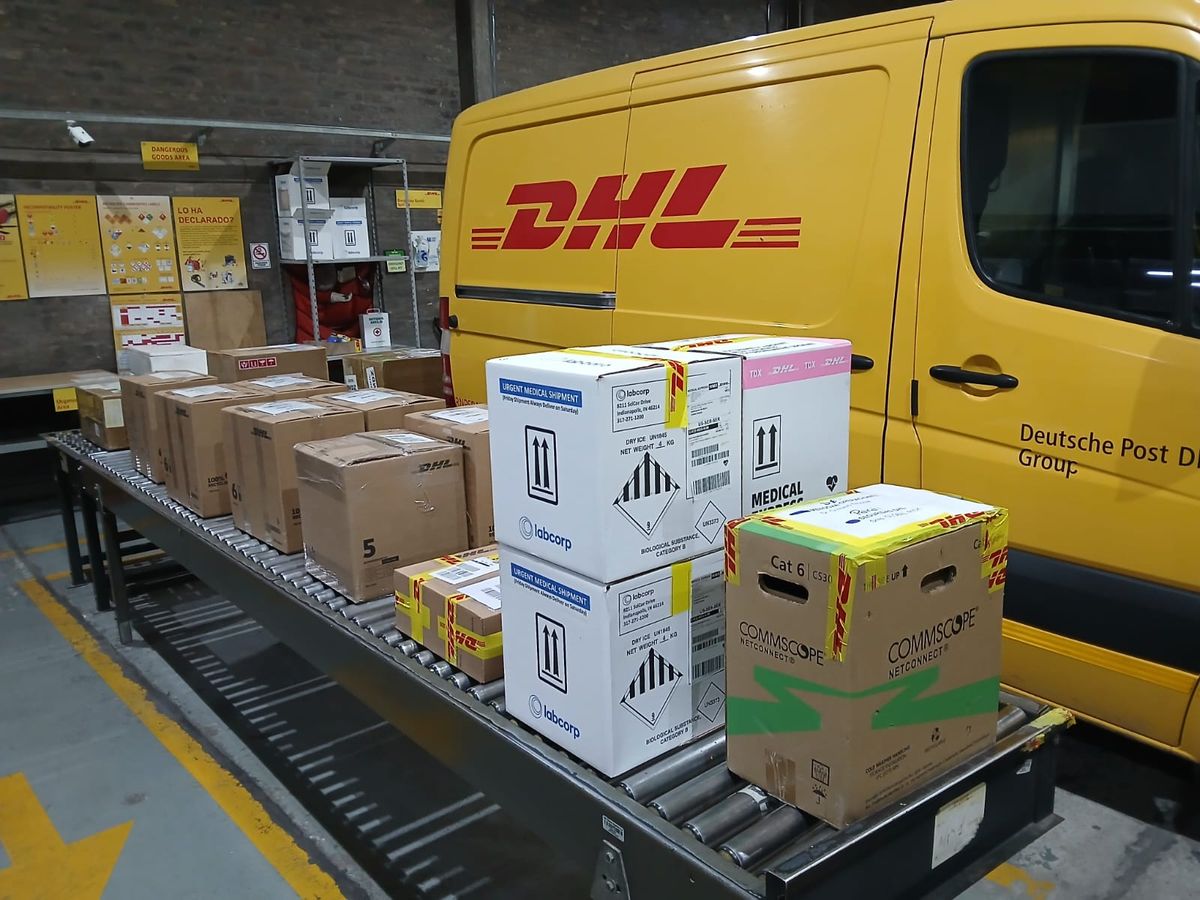 La actividad en DHL es constante. La actividad en DHL es constante.