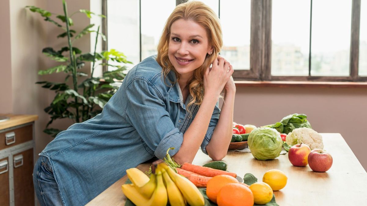 La dieta alcalina consiste en mantener un balance aproximado de 80% de alimentos alcalinizantes frente a 20% de alimentos ácidos. La dieta alcalina consiste en mantener un balance aproximado de 80% de alimentos alcalinizantes frente a 20% de alimentos ácidos.