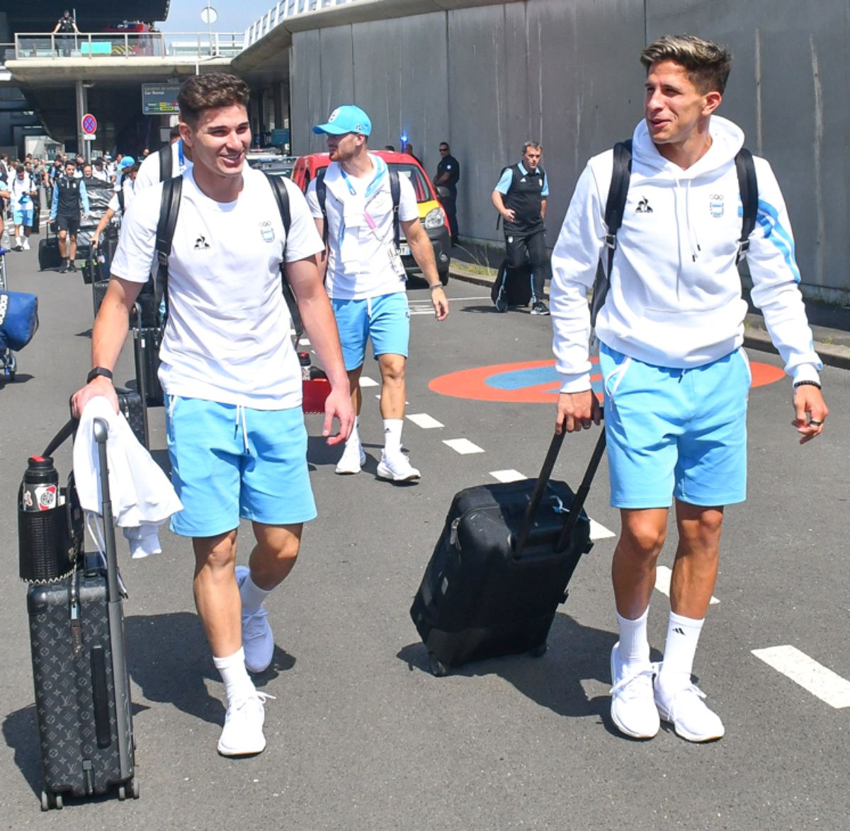 Julián Álvarez y Giuliano Simeone podrían ser compañeros en el Atlético de Madrid. Julián Álvarez y Giuliano Simeone podrían ser compañeros en el Atlético de Madrid.