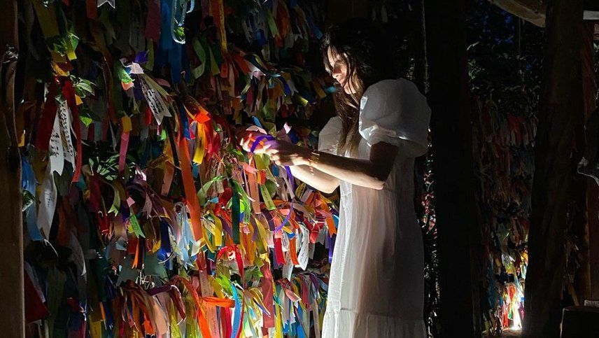 Pampita visitó a la Virgen Desatanudos.