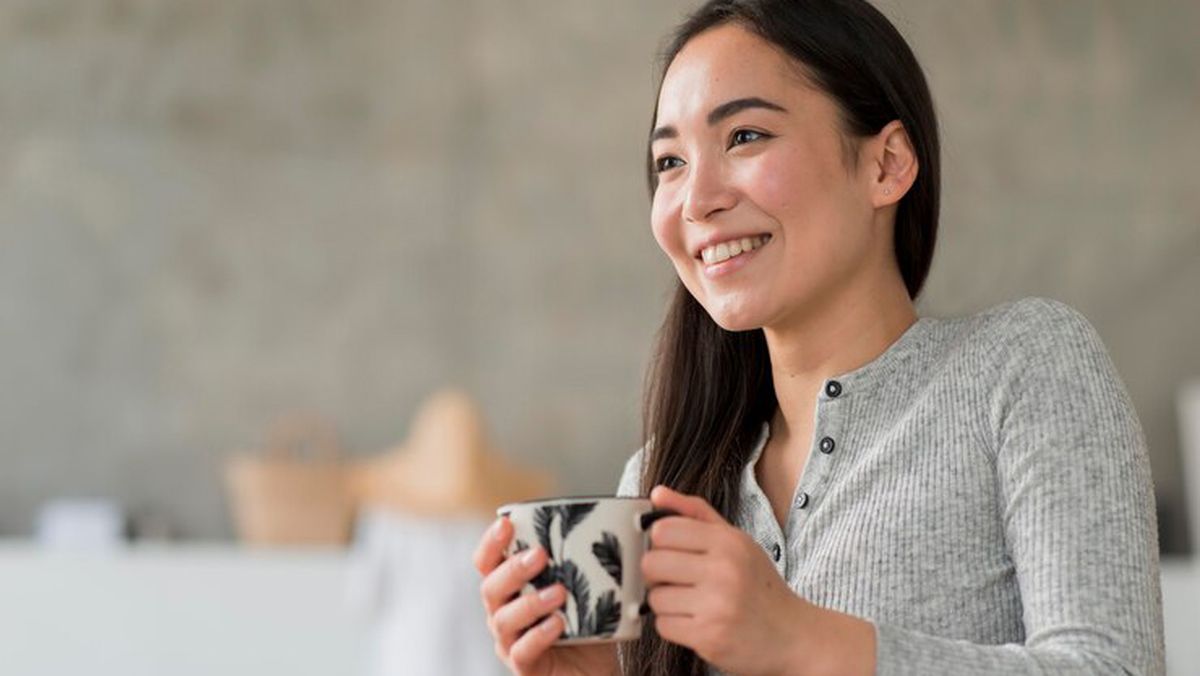 Tomar agua caliente en ayunas es beneficioso para adelgazar, según el Método Sayu. Tomar agua caliente en ayunas es beneficioso para adelgazar, según el Método Sayu.