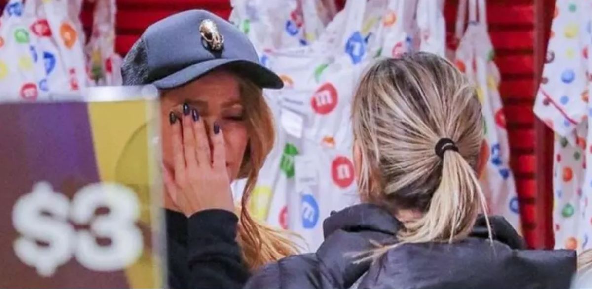 Triste. Shakira fue captada llorando desconsoladamente.