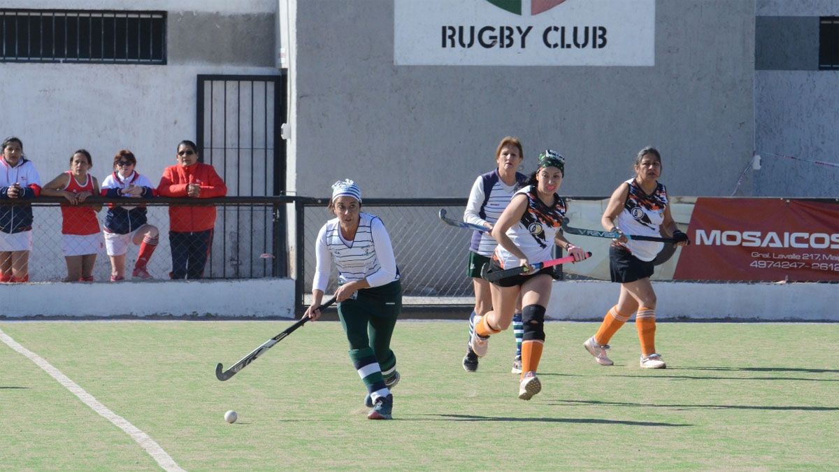 Las mamis hockey juegan el Nacional en Mendoza.