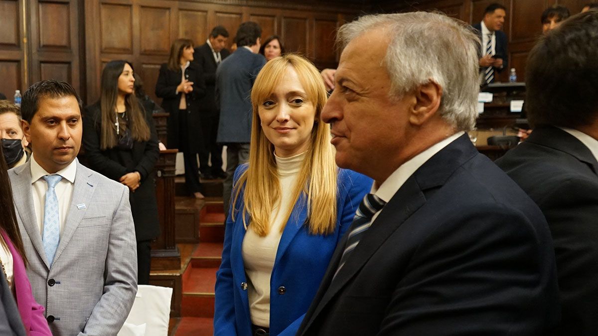 De izquierda a derecha: el diputado nacional Eber Pérez Plaza (FdT), la senadora nacional Anabel Fernández Sagasti (FdT) y el procurador Alejandro Gullé. Distintas perspectivas sobre un mismo discurso. 