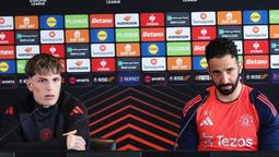 Alejandro Garnacho y Rúben Amorim en conferencia de prensa.