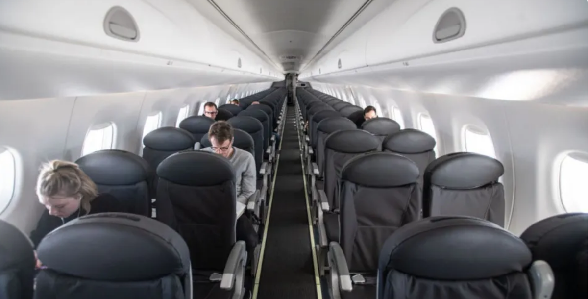 Para viaja solo. Reveló un truco para que nadie se siente al lado suyo en el avión.