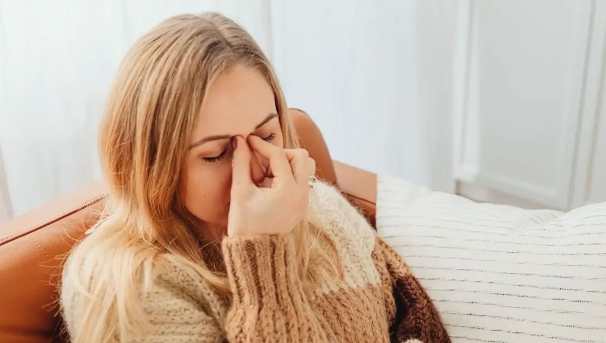 Qué significa cuando una persona se toca la nariz al hablar o gesticular, según la psicología