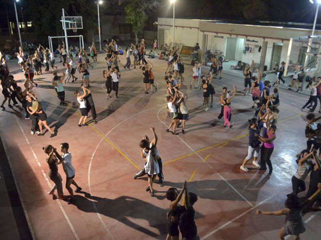 Ya ensayan bailarines, actores y acróbatas de cara al Acto Central