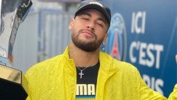 Neymar celebró por partida doble en París.