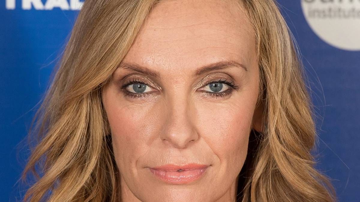 Toni Collete, protagonista de Wanderlust, miniserie romántica de Netflix.