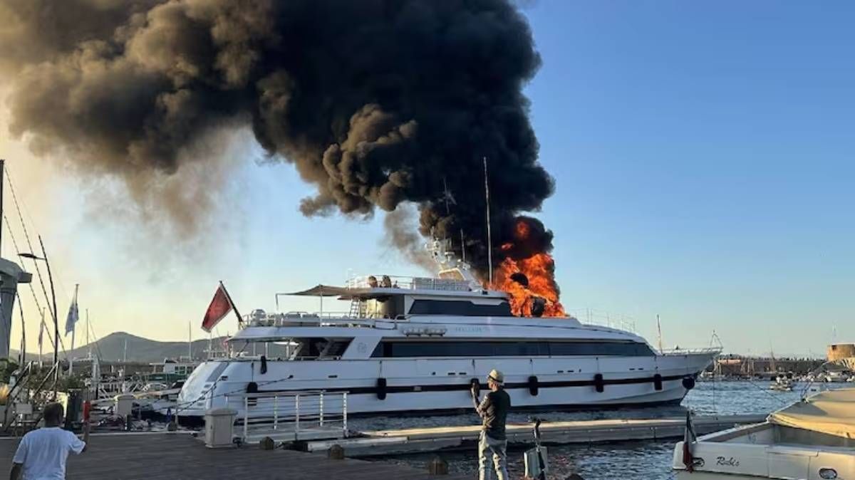 El yate de José Luis Manzano se prendió fuego cuando estaba amarrado en el puerto Saint-Tropez.