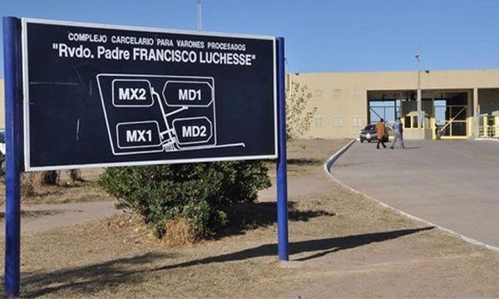 Celulares, vinos y hasta juguetes sexuales encontraron en un pabellón de presos por lesa humanidad