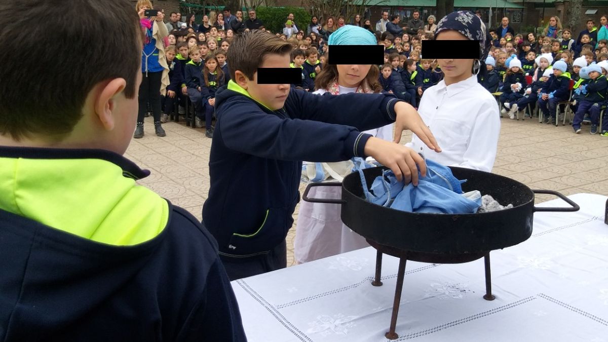 ¿Por qué las escuelas incineran las banderas argentinas viejas?