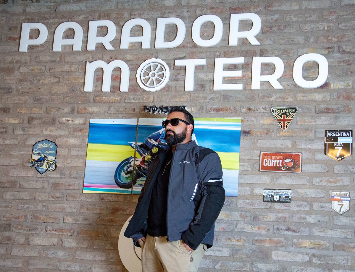 A principios de año, David Micoli abrió sobre Ruta 7 en su San Martín natal un hotel que funciona de parador motero.