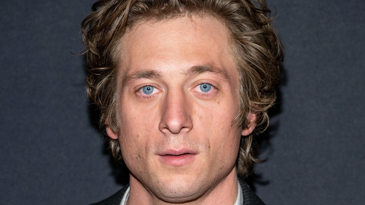 Jeremy Allen White brilla con la mejor película de lucha libre de la historia