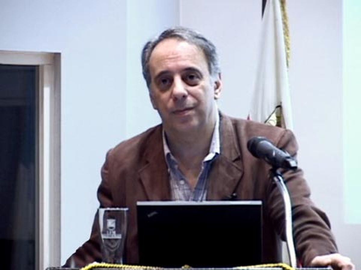 El recordado Juan Carlos Cachanosky nos decía que un economista matemático es un “merger” entre economistas que no saben nada de matemáticas, y matemáticos que no saben nada de economía.