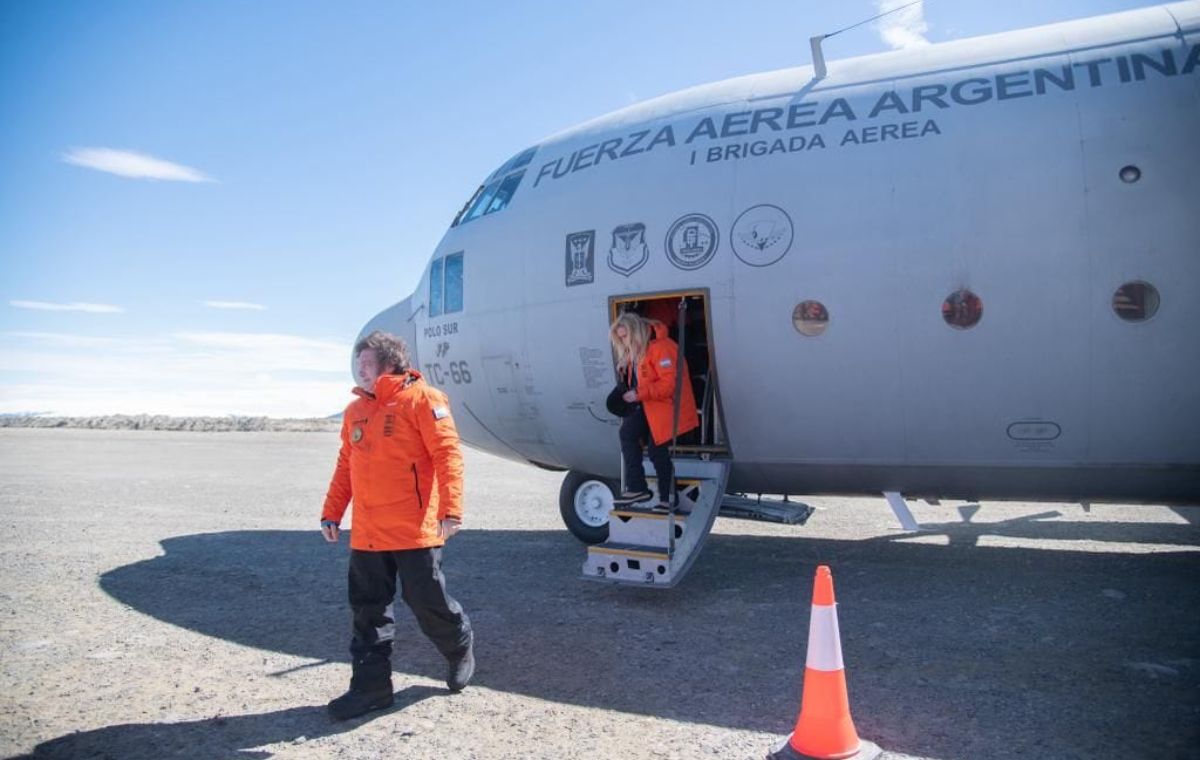 El presidente Javier Milei en una actividad oficial en la Antártida, junto a su hermana. El presidente Javier Milei en una actividad oficial en la Antártida, junto a su hermana.