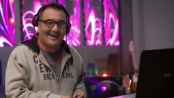 Sergio Arroyo era conductor de la radio del municipio de San Rafael y de la FM Vibra. Supo ser un conocido DJ en los 90.