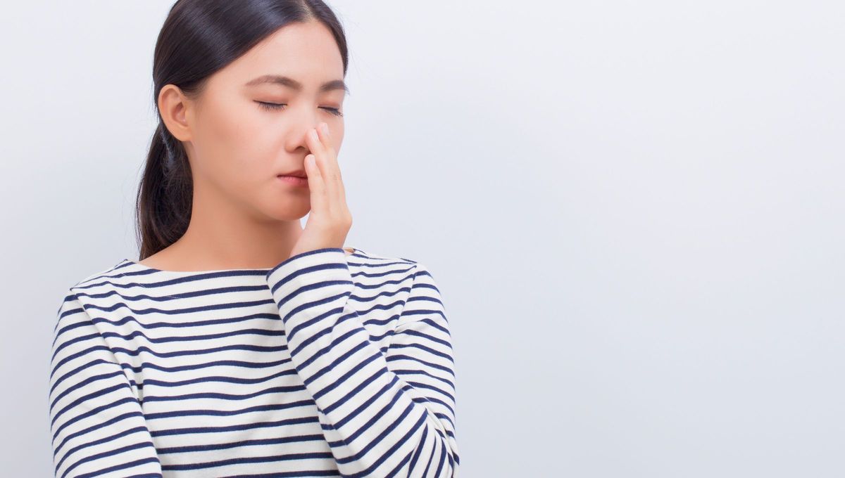 Tocarse la nariz a cada rato no es una casualidad. La psicología, tiene varios análisis sobre ese gesto tan repetido Tocarse la nariz a cada rato no es una casualidad. La psicología, tiene varios análisis sobre ese gesto tan repetido