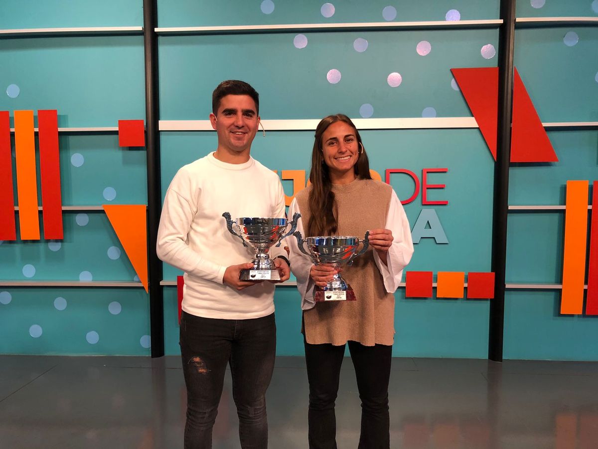 Juan Francisco Sáez y Julieta Médici, capitán y capitana de Murialdo campeón, de visita en Canal 7