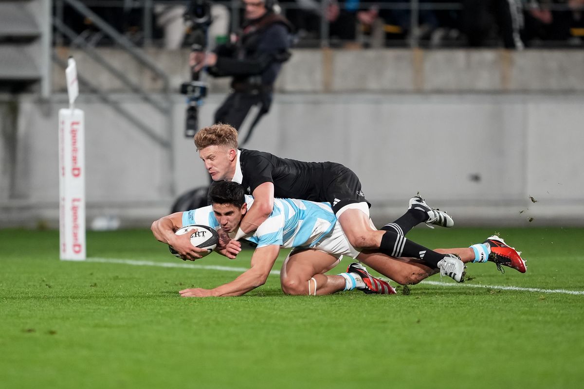 Cinti apoyó el primer try de Los Pumas. Cinti apoyó el primer try de Los Pumas.