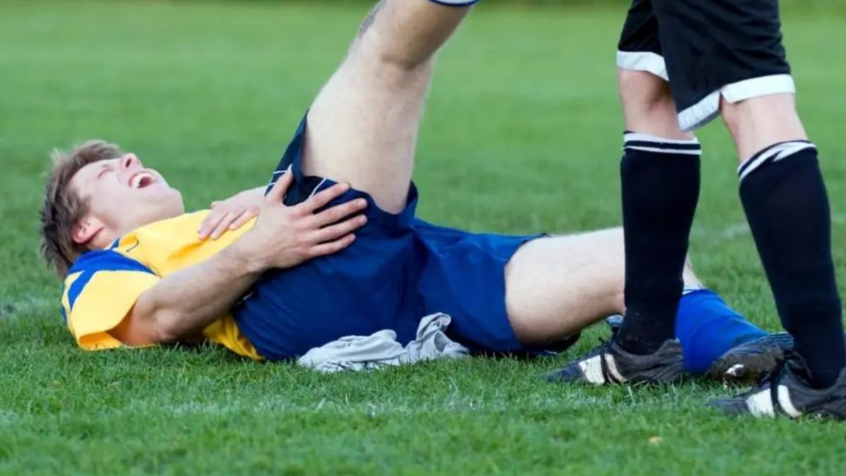 El gobierno nacional aseguró que el cambio en las licencias por enfermedad que introduce la reforma laboral apunta a los que se lesionan jugando al fútbol. El gobierno nacional aseguró que el cambio en las licencias por enfermedad que introduce la reforma laboral apunta a los que se lesionan jugando al fútbol.