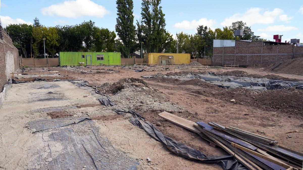 Así avanza el nuevo barrio del IPV para las familias del Metrotranvía de Luján de Cuyo. Así avanza el nuevo barrio del IPV para las familias del Metrotranvía de Luján de Cuyo.