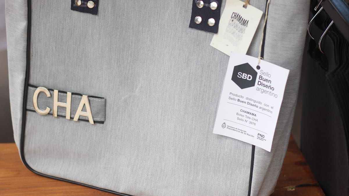 En 2022 Chamama ganó el Sello del Buen Diseño con su bolso tote. En 2022 Chamama ganó el Sello del Buen Diseño con su bolso tote.