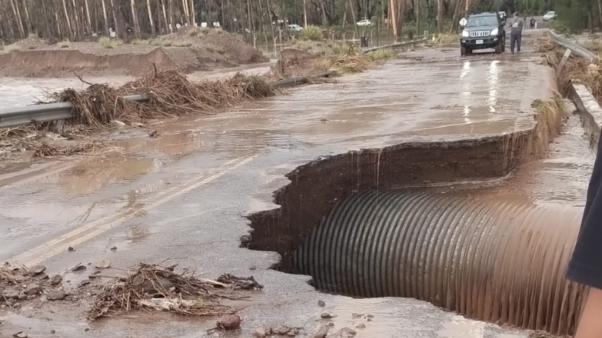El fuerte temporal dejó la ruta 149 intransitable.