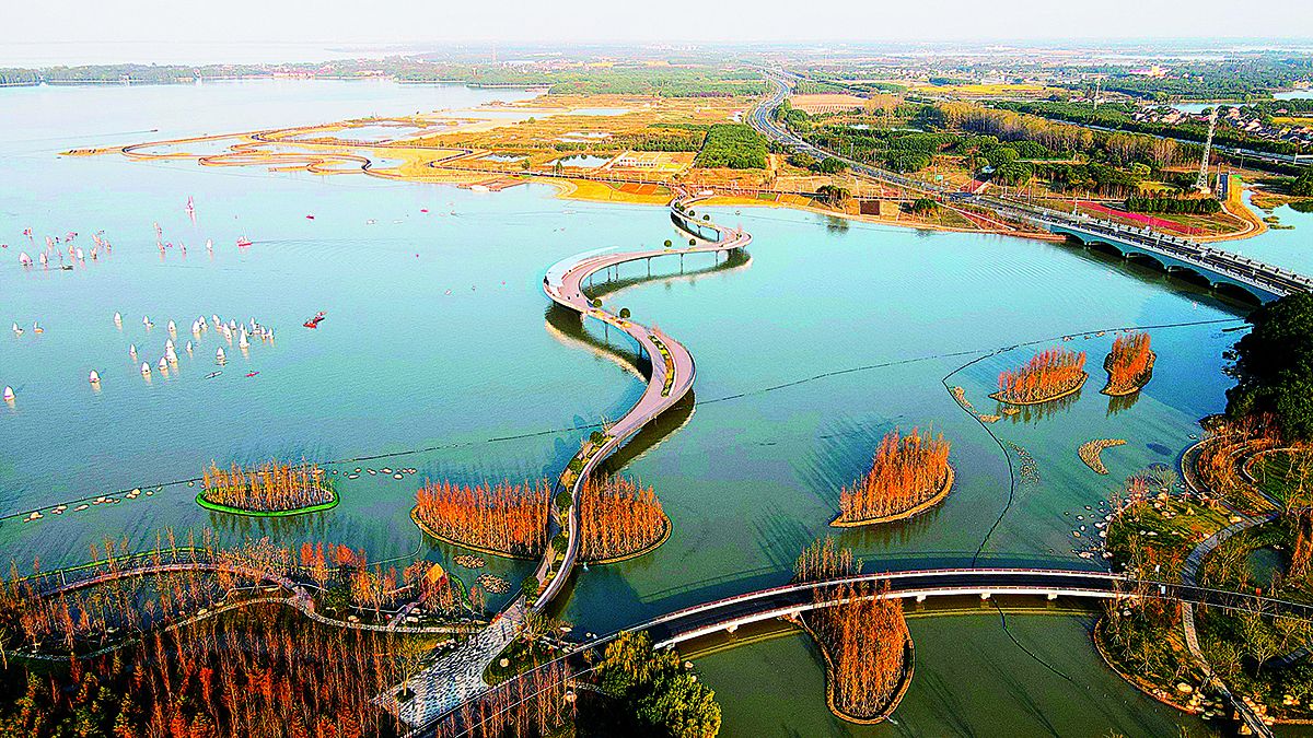 En los últimos dos años se han construido dos puentes que atraviesan el lago Yuandang
