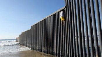 Un juez suspende la decisión de Trump de negar asilo a ilegales