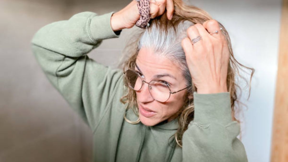 Despídete de las canas gracias a este potente tinte casero. 
