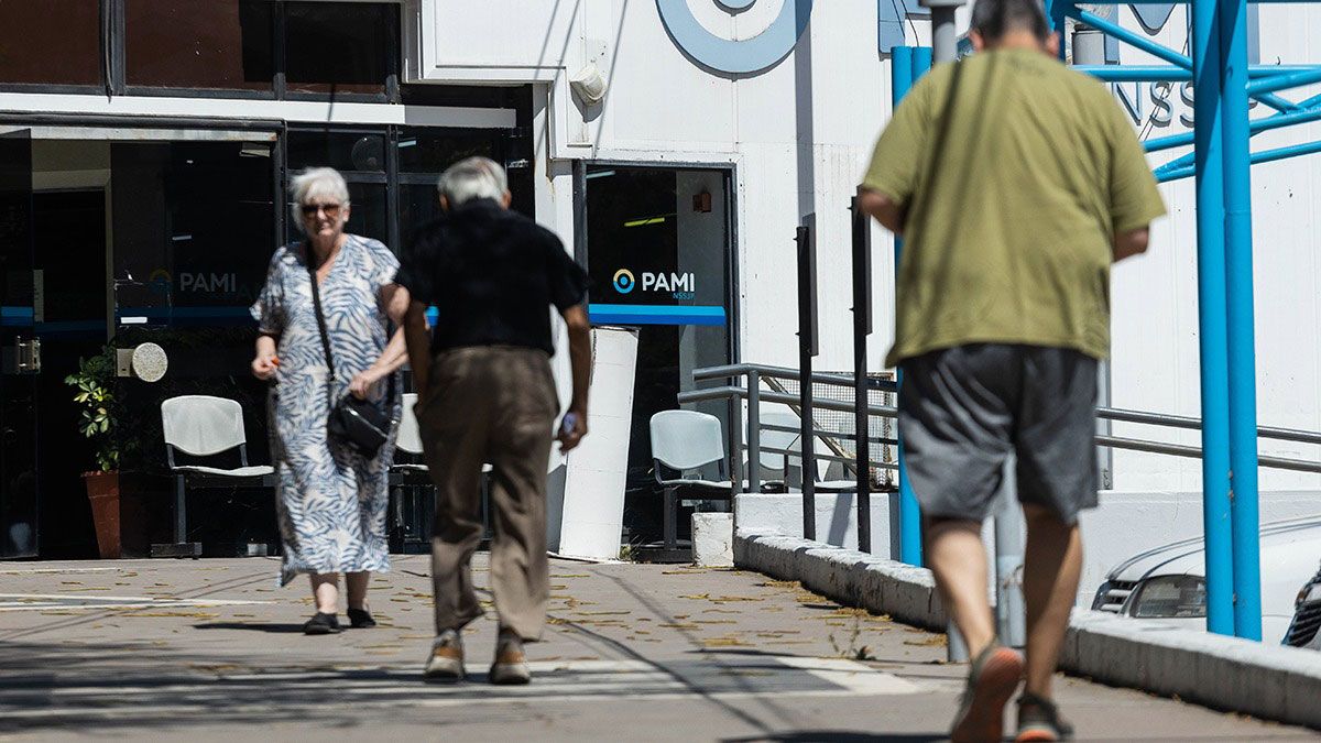 Los afiliados continuarán contando con la totalidad de los prestadores que hoy se encuentran vigentes en la cartilla médica, aunque se establecerá prioridad de atención dentro del centro de salud de referencia. Los afiliados continuarán contando con la totalidad de los prestadores que hoy se encuentran vigentes en la cartilla médica, aunque se establecerá prioridad de atención dentro del centro de salud de referencia.
