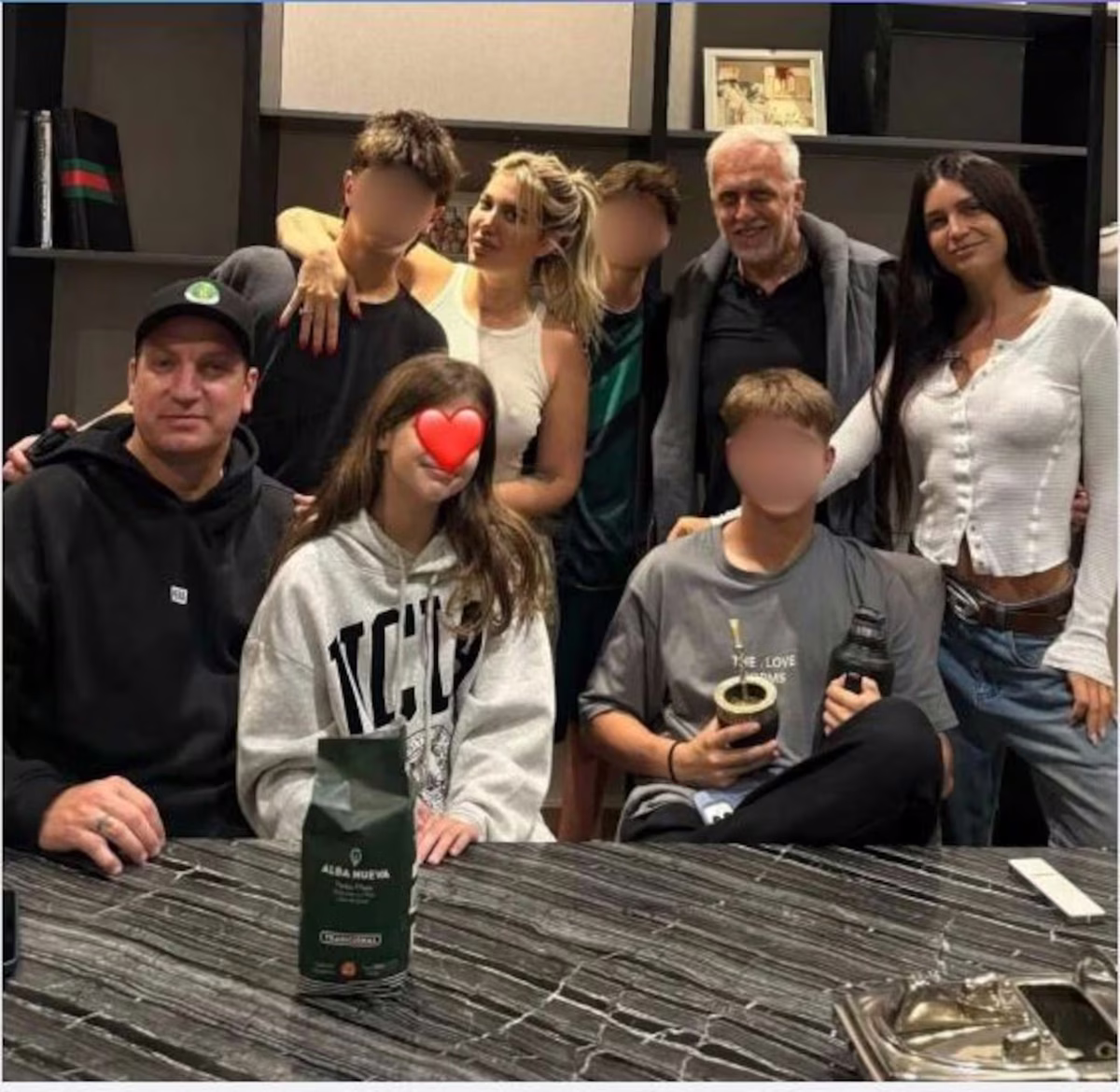 El polémico look de Wanda en su almuerzo con Maxi López. El polémico look de Wanda en su almuerzo con Maxi López.